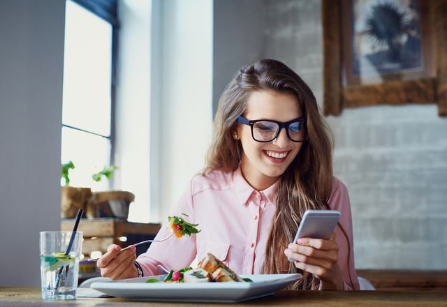 もっと知りたい…！会話の流れを掴む「モテ女のLINEテク」4つ