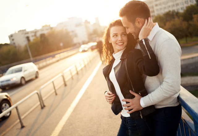 今すぐ抱きしめたいッ…！男性が【会いたくなる女性】の共通点4つ