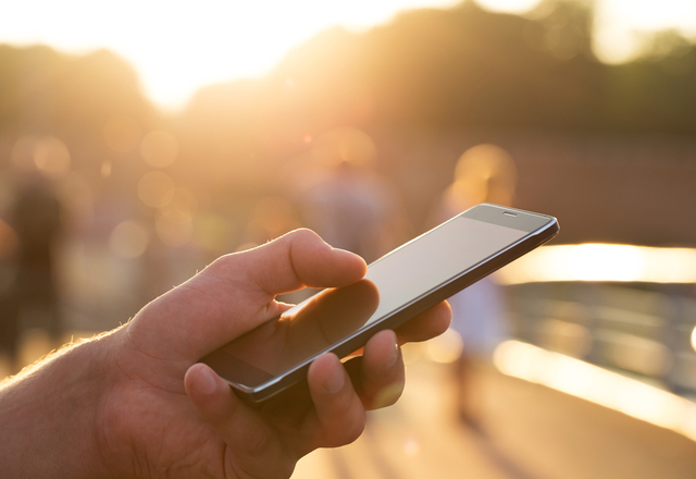 すぐ返さなくちゃ！意中の彼が「返信したくなるLINE」って？