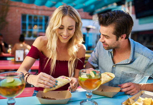 もう隠せない…！男が「本命女性」だけににする4つの態度って？