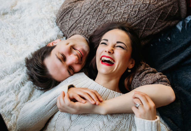 言葉より態度でわかる！？奥手な男性が見せる「大好きサイン」