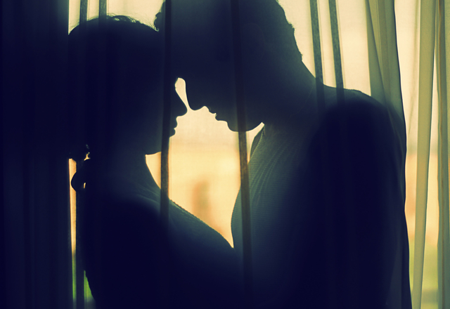 それもしかして誘ってる…？男性が「キスしたくなる表情」って？