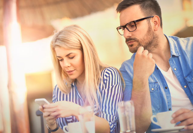 愛されてる証拠かも！男が本命彼女に見せる「嫉妬サイン」って？