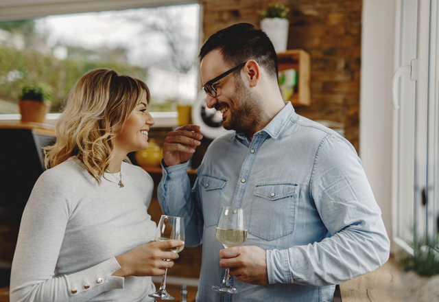 実は超意識してる…？男性が【本命の前でしちゃう言動】とは