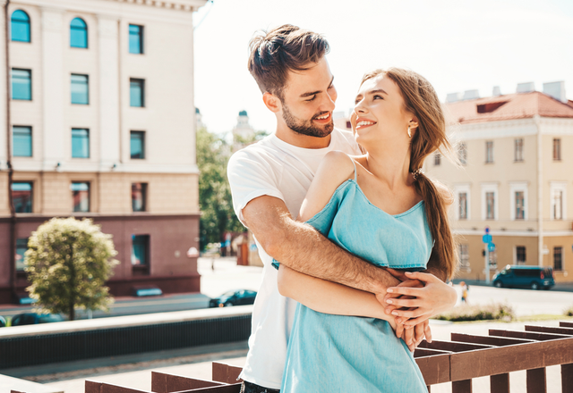 ずっとこのままで…！女性がときめく「ハグの仕方」って？