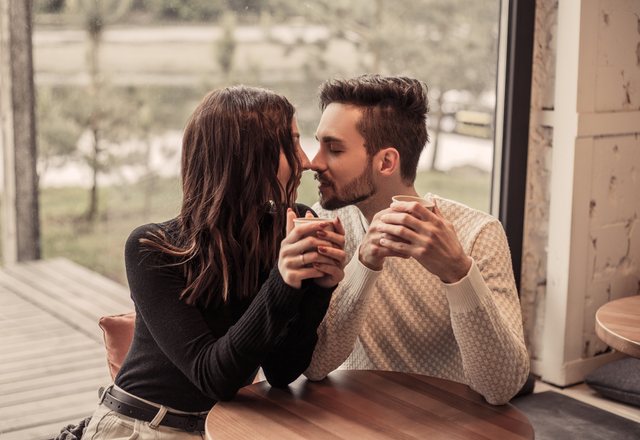 【男性必見】女性がすごく興奮しちゃう「大人なキス」のお作法とは