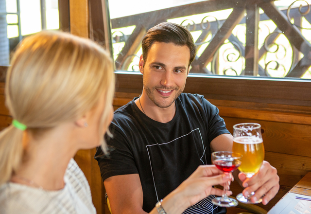 なんか気になるなぁ…！男性が「つい声をかけたくなる女性」とは