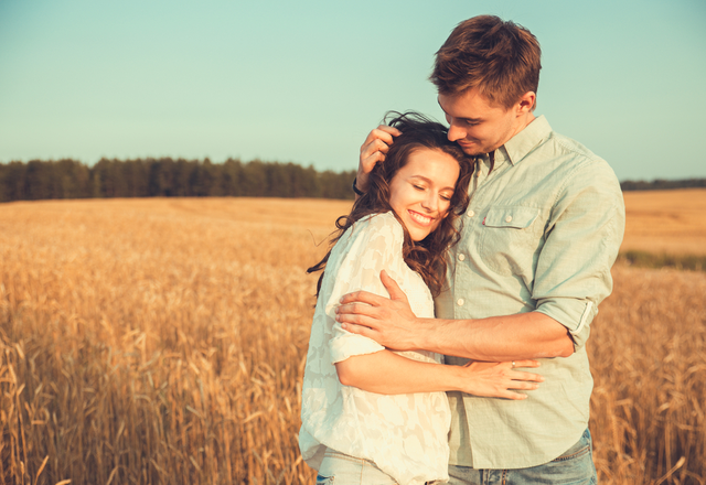 彼の行動に注目！男性が【本気の女性】にしかしないハグとは？