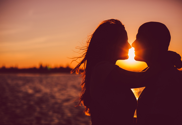 【男性要チェック】女性が高揚する「キス中の仕草」まとめ