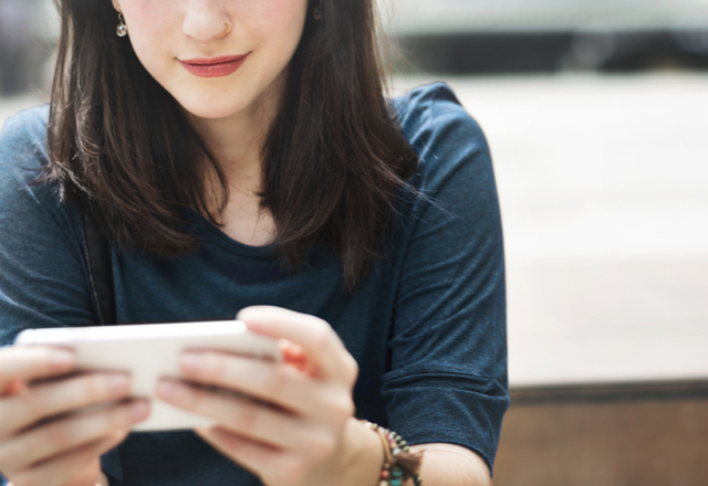 片思い中の女性と「LINEで距離を縮める」4つのポイント
