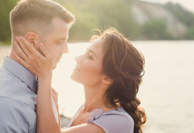 女性が「キスしたい」時に見せる4つの表情とは