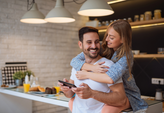 「触ってもいいよ…？」女性が出す【イチャイチャしたいサイン】4つ