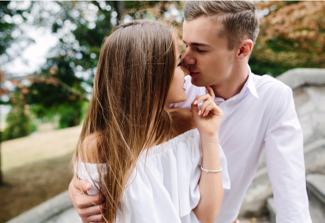 【女性必見】彼はどう感じてる？男が「本命女性にしかしないハグ」とは？