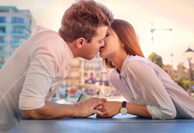 女性があなたの虜になる「セクシーなキス」の仕方とは