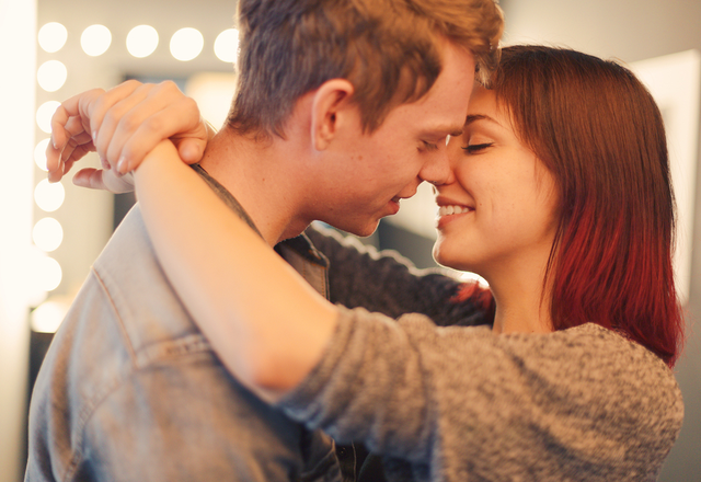 そんなの可愛すぎるやろ！男性がキュンする「キス・ハグ中の仕草」