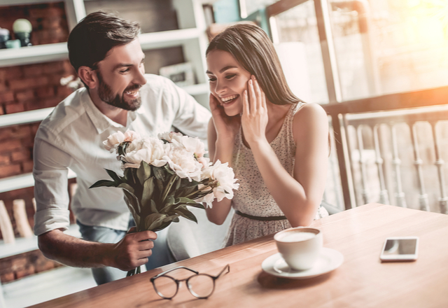 君にゾッコンだから！男が「溺愛する彼女」にしちゃう行動4つ