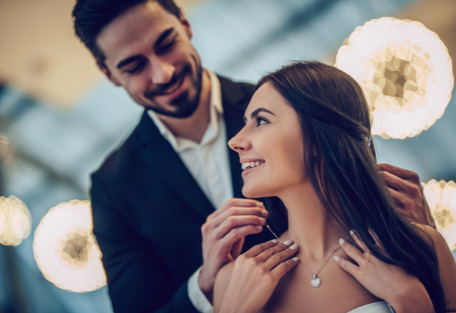 実はあなたにゾッコン！？4つの行動でわかる「彼のベタ惚れ度」