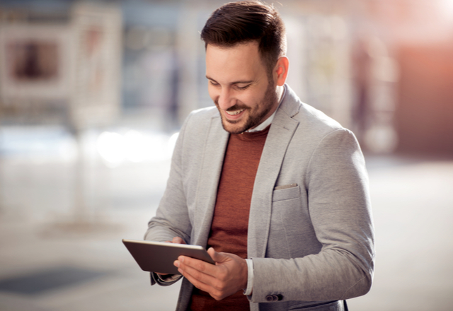 彼からの好きサイン？！男性が「本気の女性」に送るLINEって？