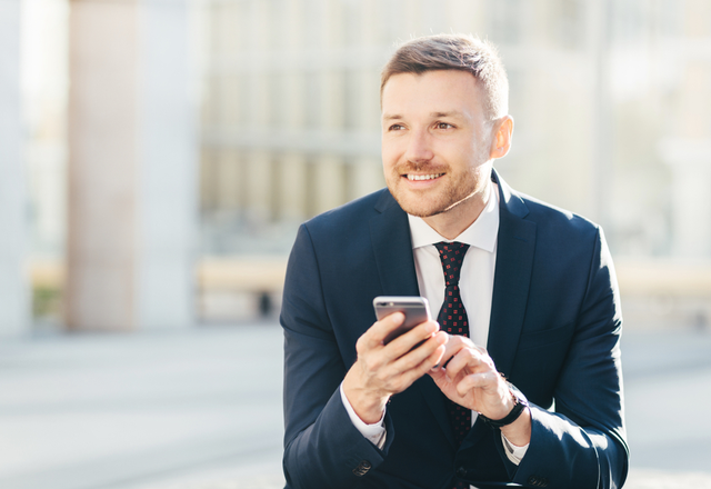 どっちかな…？男が「本命」と「ただの友達」に送るLINEの違い