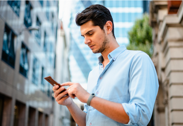 大切にしたいから…。「LINE」で男が【本気で好きな人】にすること