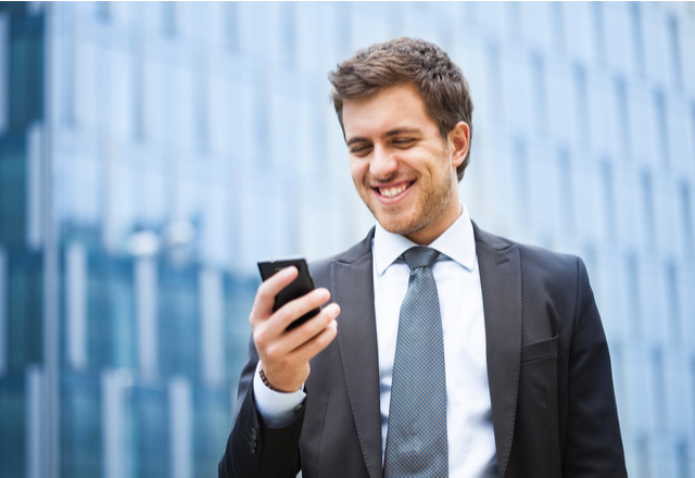 好かれてる可能性大！！男性が「本命女性」に送るLINE