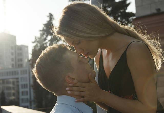 止まらなくなる…！男を誘惑する「大人キス」の仕方って？