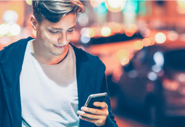 もうこんな時間！？彼との会話が弾む「LINEの話題」4つ