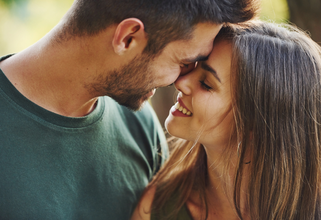 ムード作りしてる？男性を虜にする【ハグ上級者度テスト】