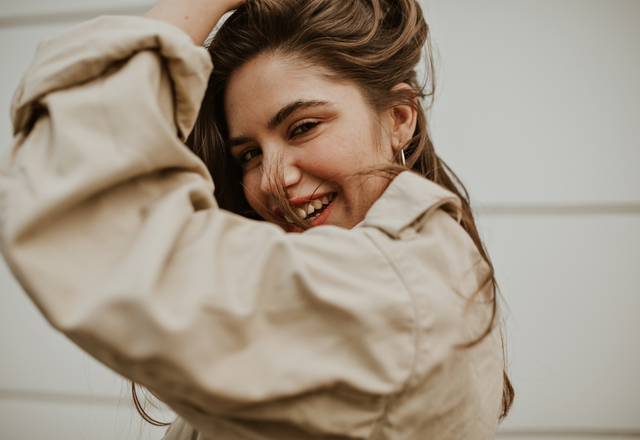 好きになっちゃいそう…男性が「つい意識しちゃう女性」の特徴4つ