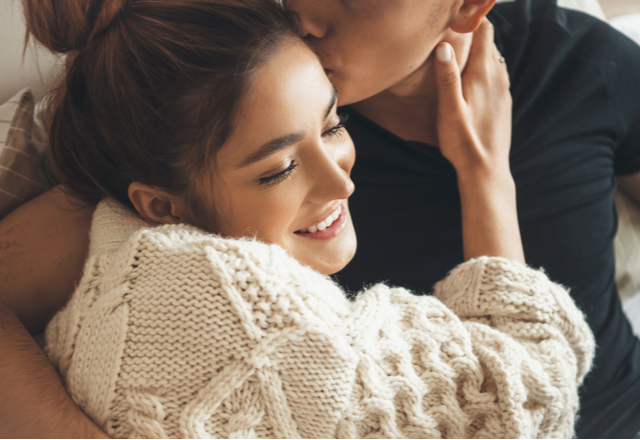 「本気」って信じてくれた…？男性が「本命限定」でするキスハグ