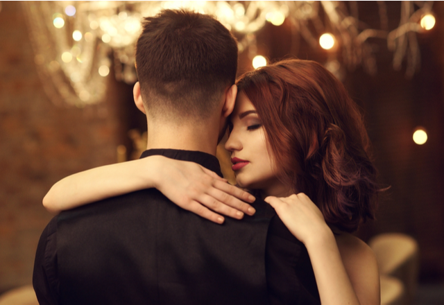 そんなことされたらヤバいって…♡彼を【ムラムラさせるハグ】とは