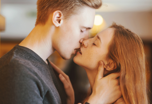 体が熱くなってきた…！彼女が「とろけるキス」をする方法4つ