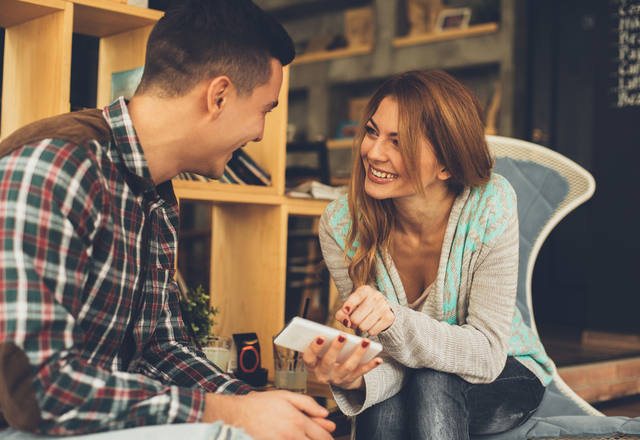 思わせぶり…じゃない！女性が【本命男性にだけする】言動4つ