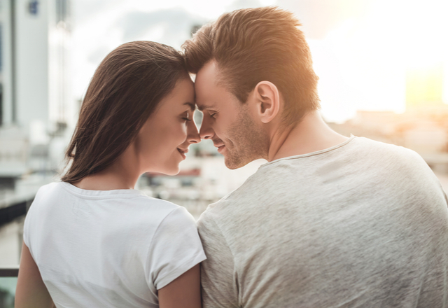 気付いてる？女性が「キスしたい」と思ってる時にだけ見せる仕草