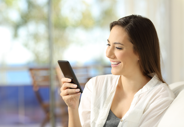 私の気持ち届いて…！女性が「LINEでする大好きアピール」4選