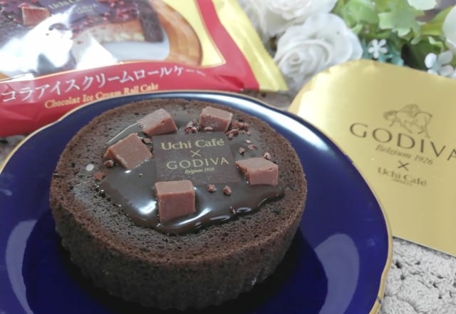 「GODIVAとのコラボ！」ローソンのショコラアイスクリームロールケーキが絶品