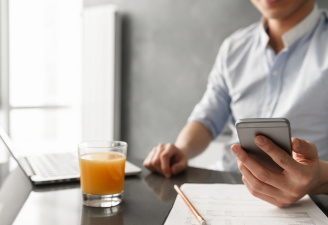 脈ナシ以外の可能性も！？女性が「LINEの返信をしない理由」とは