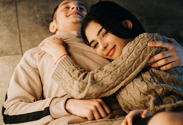 愛を感じます！カレを虜にする「ハグの仕方」とは？