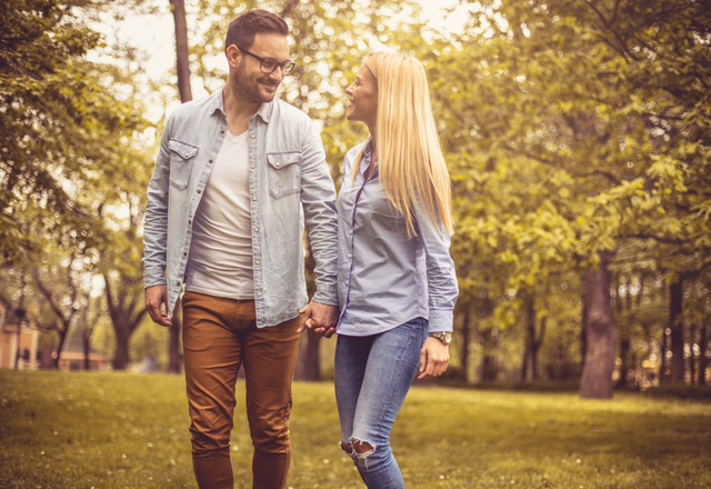 私だけを見て…？彼女が密かに見せてる「ヤキモチサイン」4つ