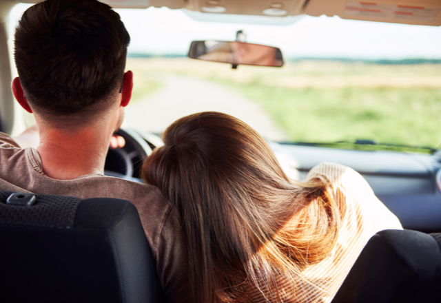 「無言が気まずい…」そんなアナタは要チェック【ドライブデート術】