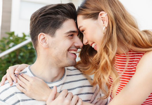 ムラムラとまらん…彼女が出す「触ってくださいサイン」とは？