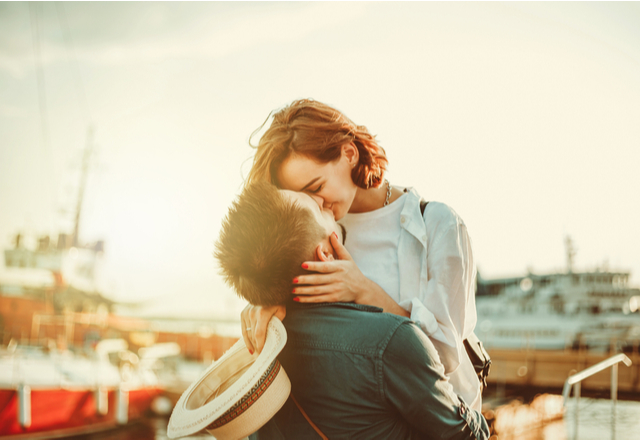 この強引さが好きっ！女が惚れる「肉食系なキス」とは？