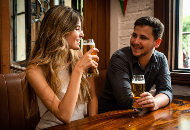 ずっと一緒にいたいな…女性が「帰りたくない時にする言動」4つ