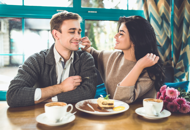 これぞ究極のモテ女…男性からの【アプローチが止まない女性】の特徴