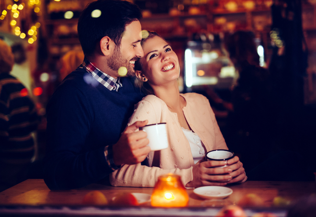 【男性必見】女性がこっそりアピールしている「持ち帰ってサイン」