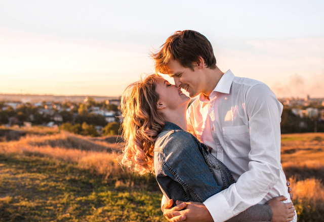 これは現実ですか…？女性が夢見る「ときめきキス」とは？