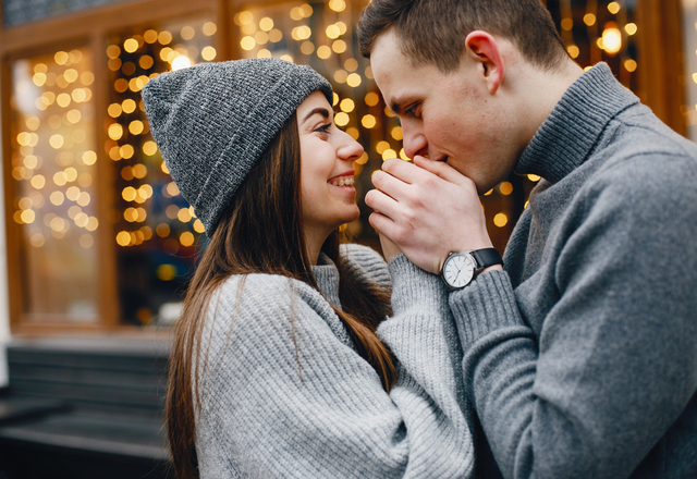 や、離さないで…。女性がもっと欲しがる「男性のスキンシップ」