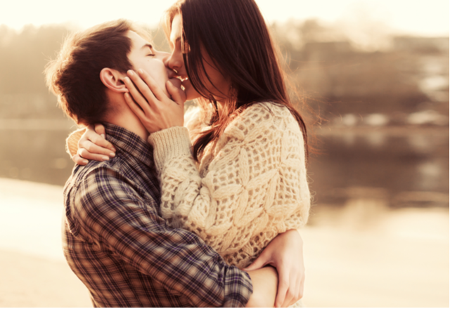 もう腰抜けちゃう…女性を「気持ちよくさせるキス」の仕方って？