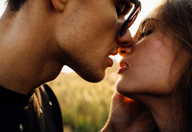 もっと聞かせて…！男のムラムラスイッチを押す「キス中の声」とは