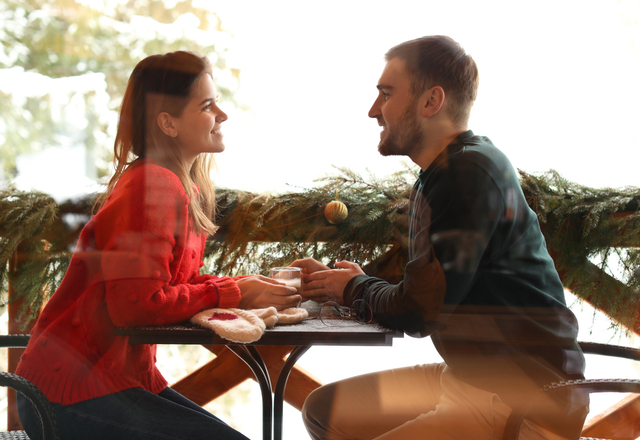 魅力的すぎる…♡男が「初対面でスキになっちゃう女性」の特徴